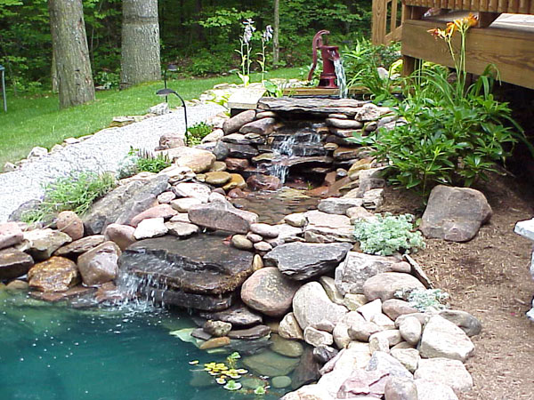 vendita e creazione di laghetti con fontane da giardino